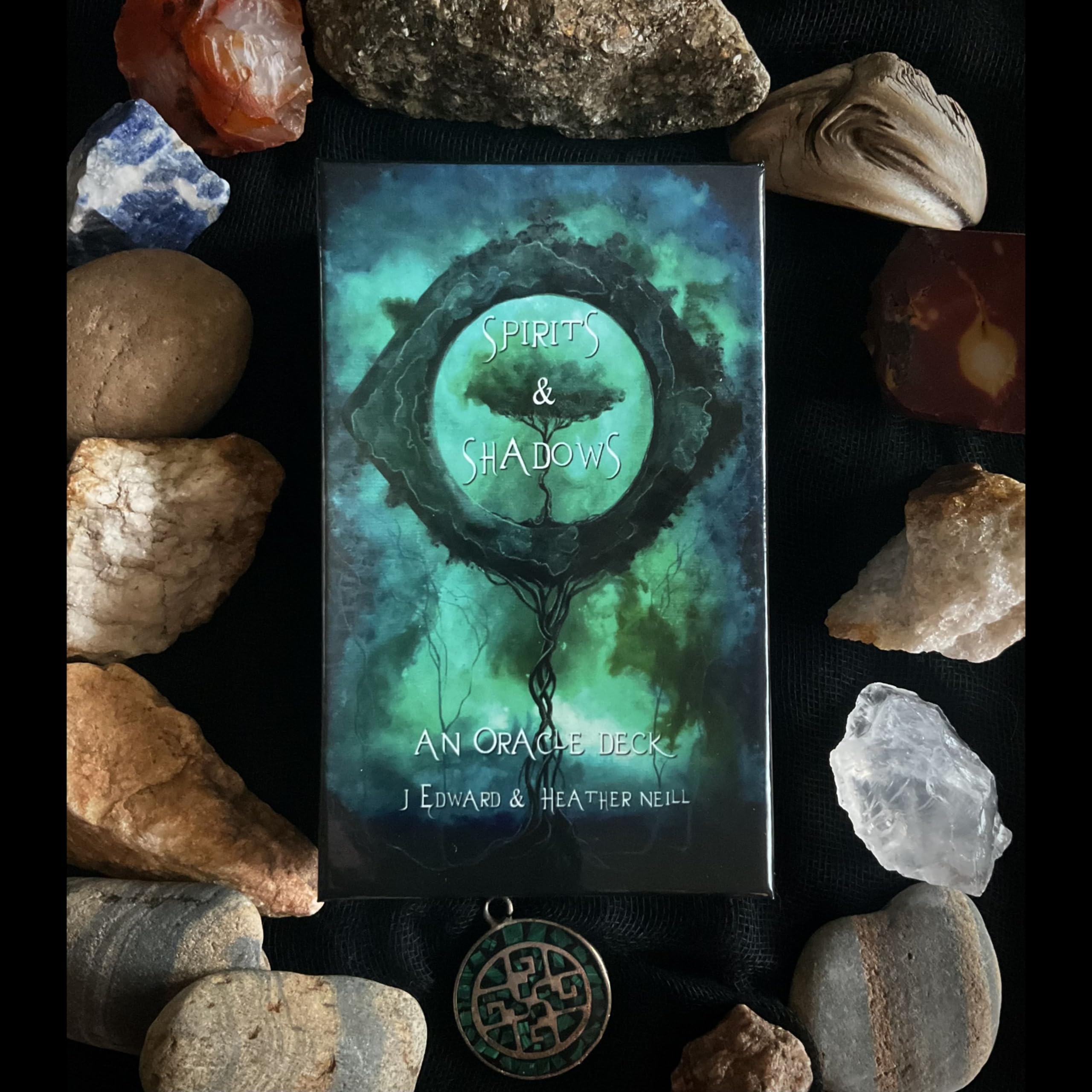 Edu Falaschi Temple of Shadows 特典セット サイン Amazon.com: Shadow Art Finds Spirits & Shadows Oracle Deck : Toys